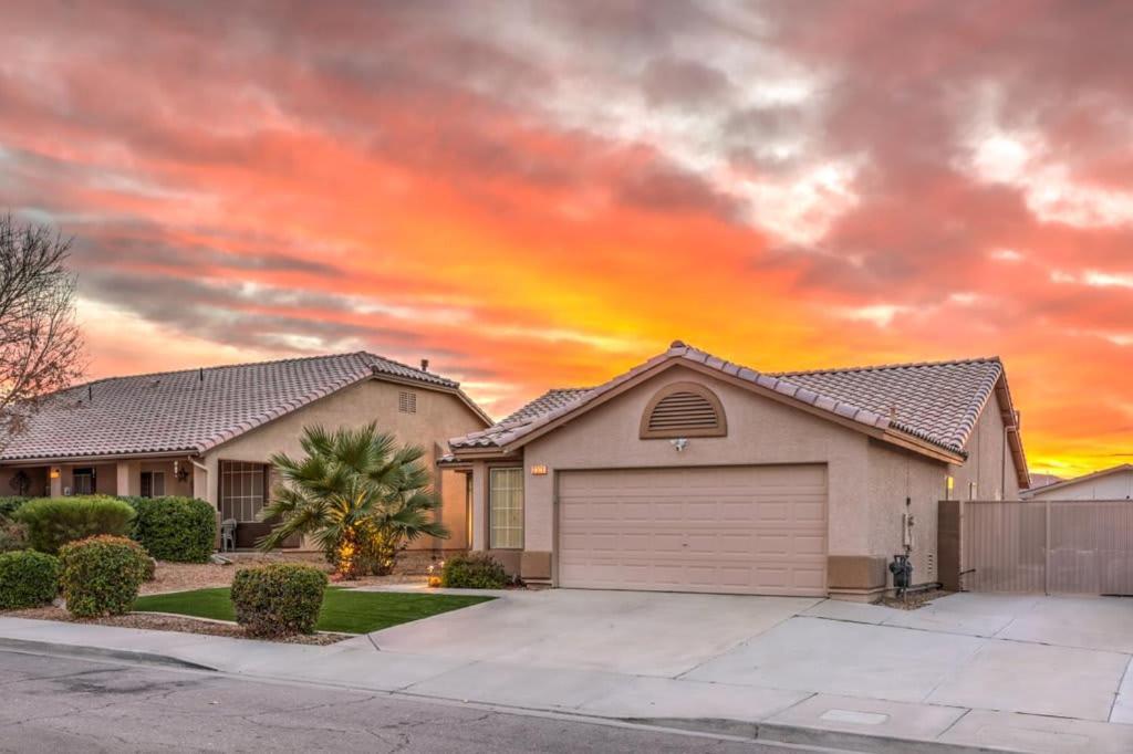 Villa Sunset Swim - Modern Vegas Heated Pool Retreat Henderson Exterior foto